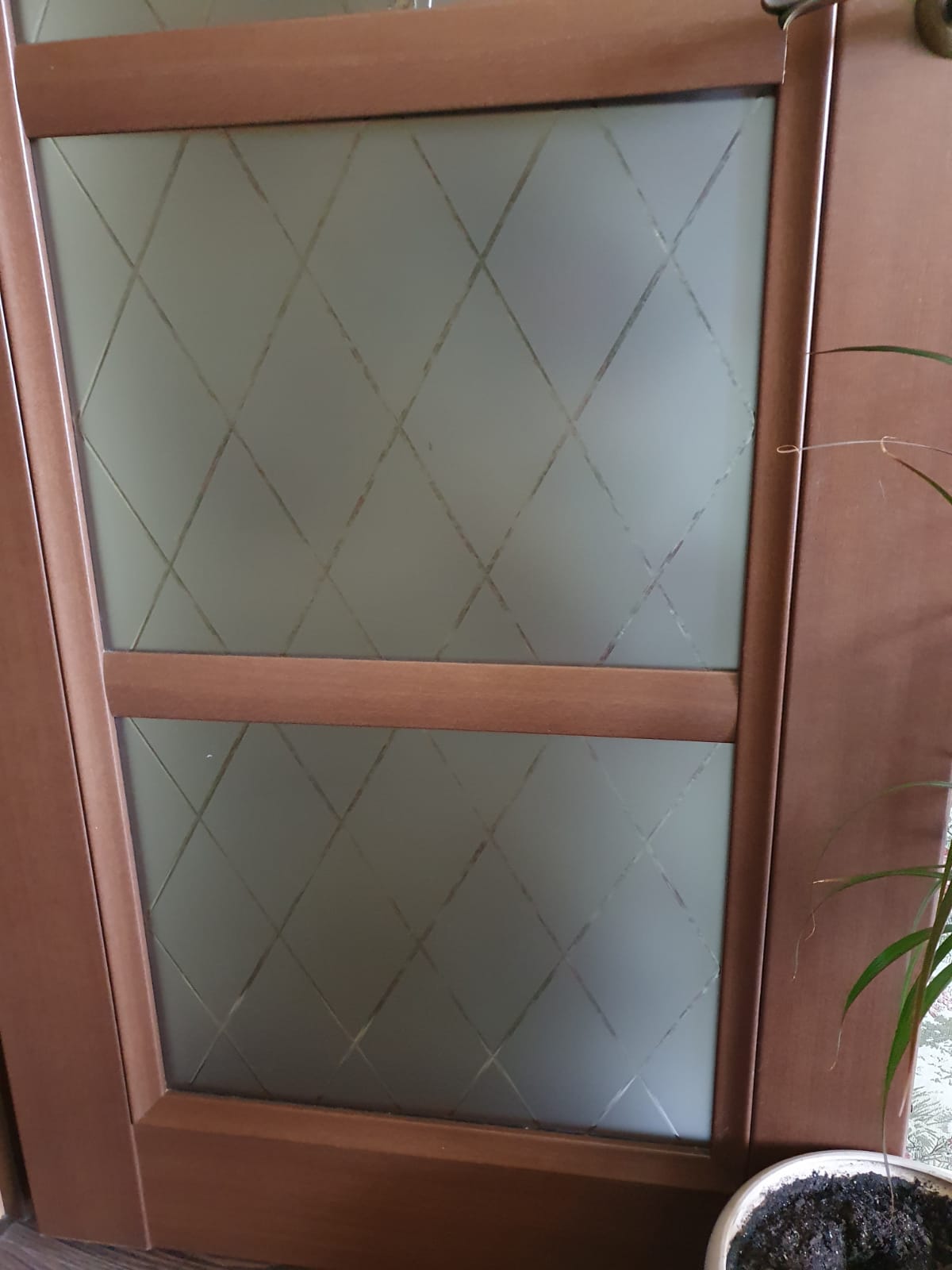 Гравировка на стеклянной двери