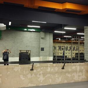 Зеркало для спортзала изготовленное по заказу в Екатеринбурге 