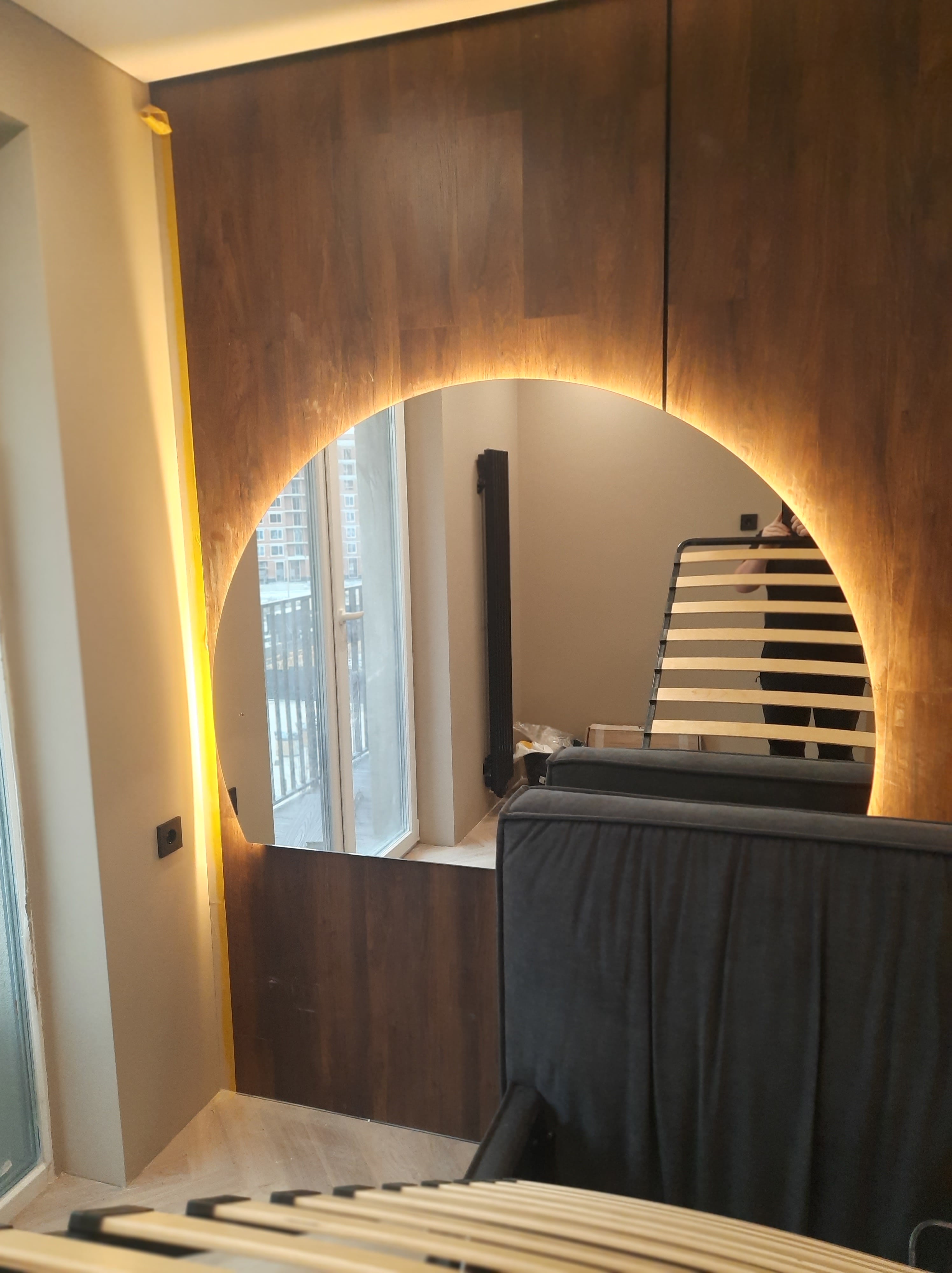 Зеркало с подсветкой для спальни 